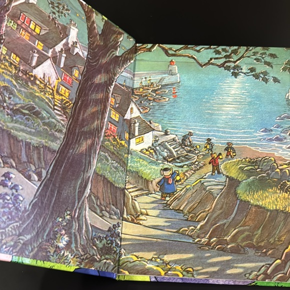 The Rupert Annual 2023 - Hardcover Children’s Book - Picture 4 of 8